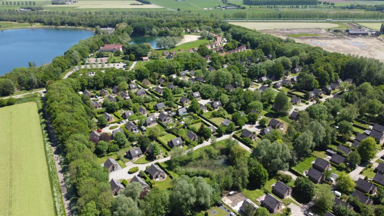 Hotel Vakantiepark 'T Broeckhuys à Ewijk Extérieur photo