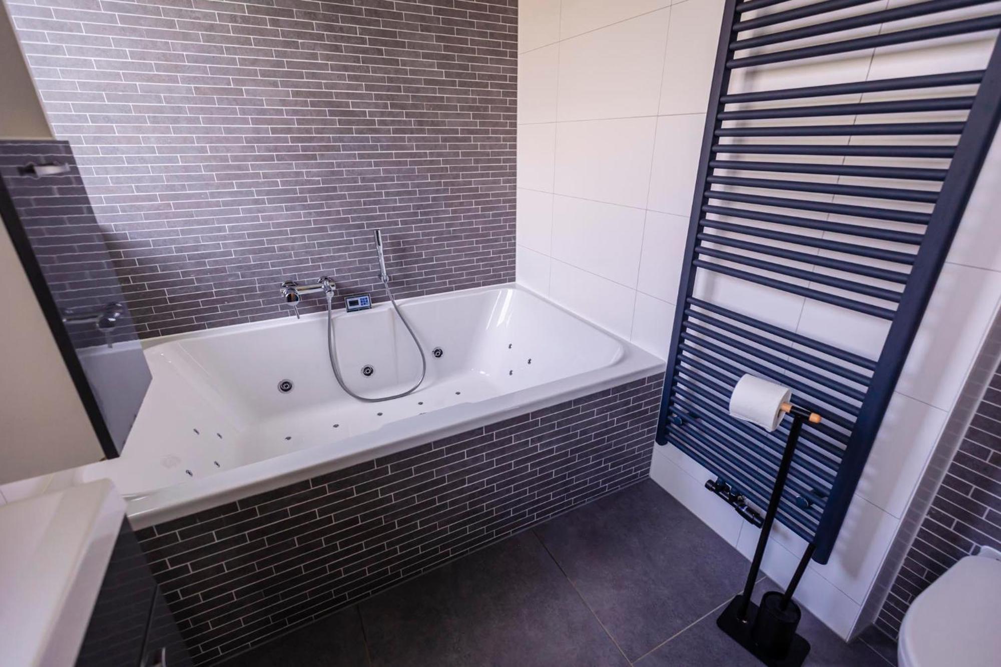 Hotel Vakantiepark 'T Broeckhuys à Ewijk Chambre photo